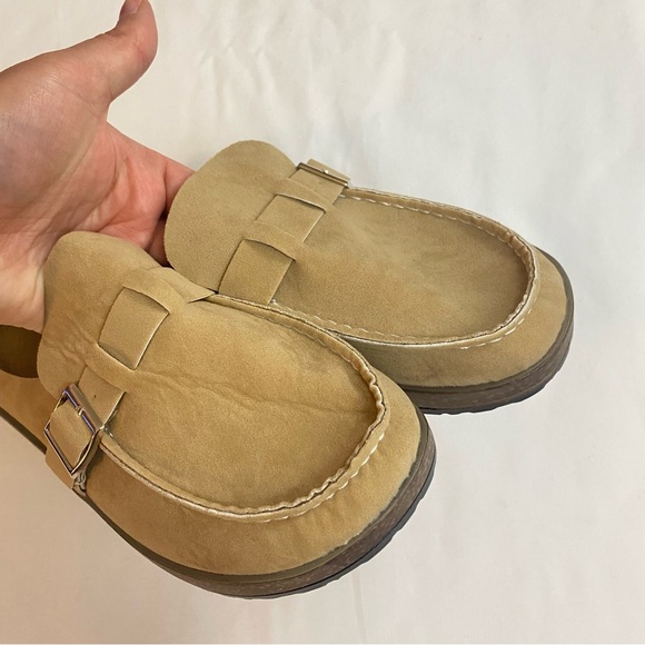 Women’s unisex slip on moccasin style buckle Tan Loafers size 8 - Picture 2 of 6